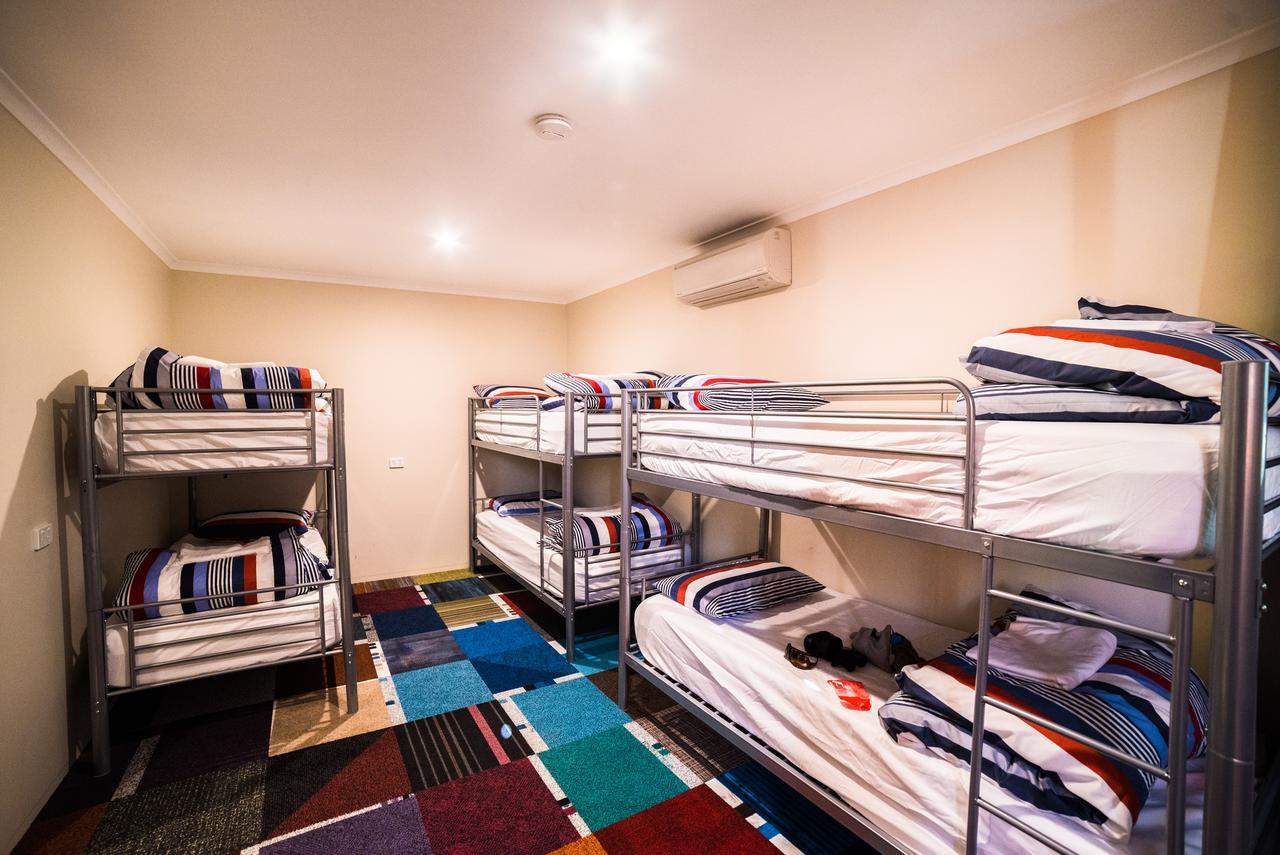 Jump Inn Alice Budget Accommodation Alice Springs Esterno foto