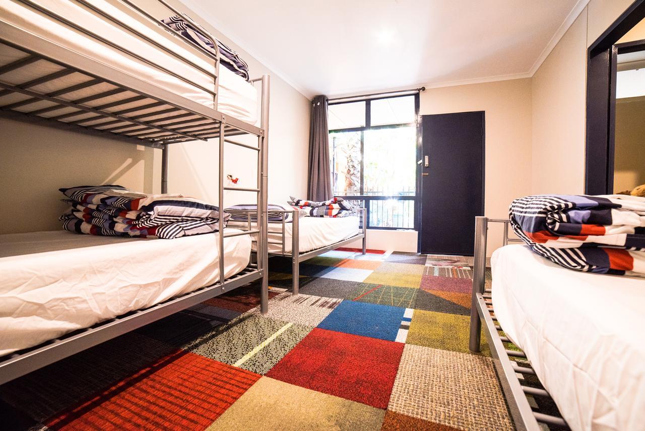 Jump Inn Alice Budget Accommodation Alice Springs Esterno foto