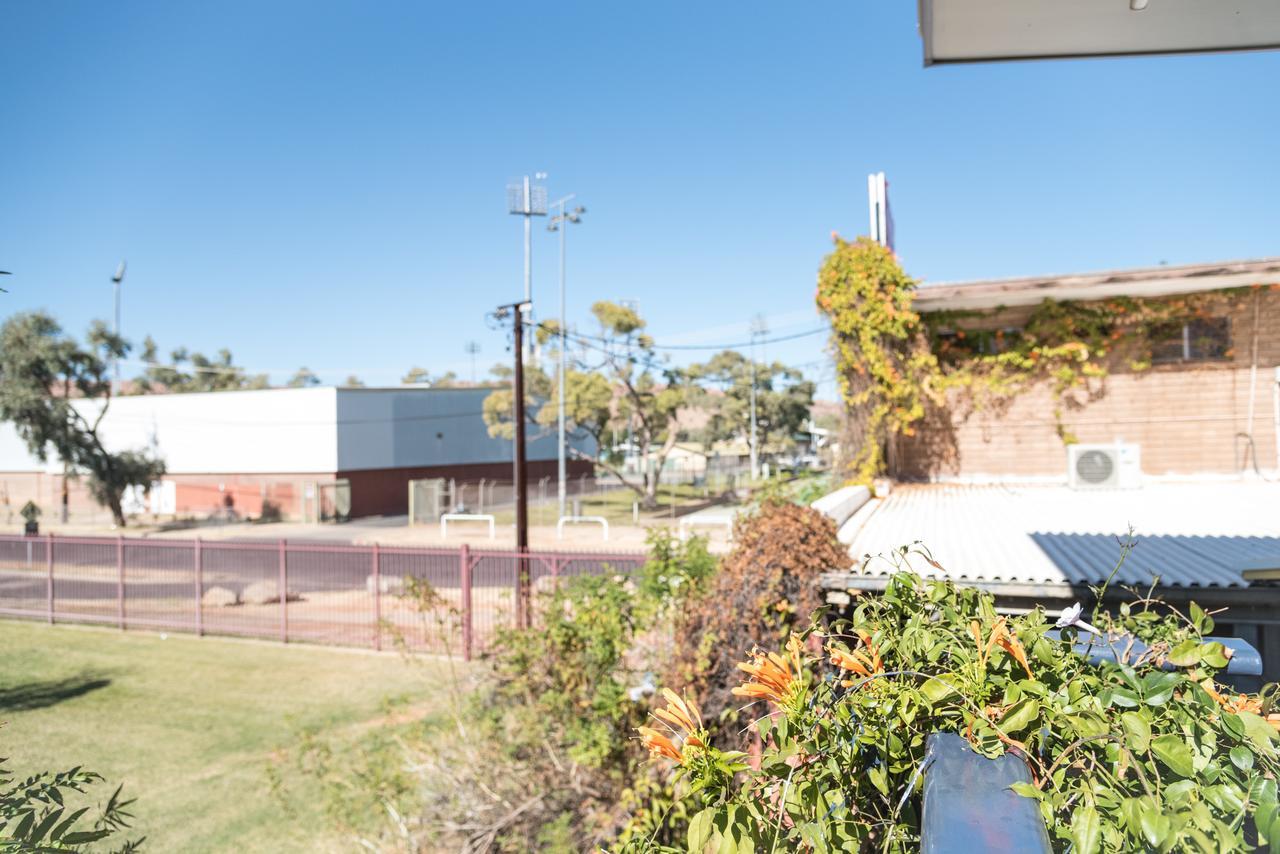 Jump Inn Alice Budget Accommodation Alice Springs Esterno foto