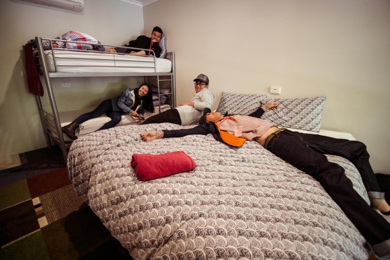 Jump Inn Alice Budget Accommodation Alice Springs Esterno foto