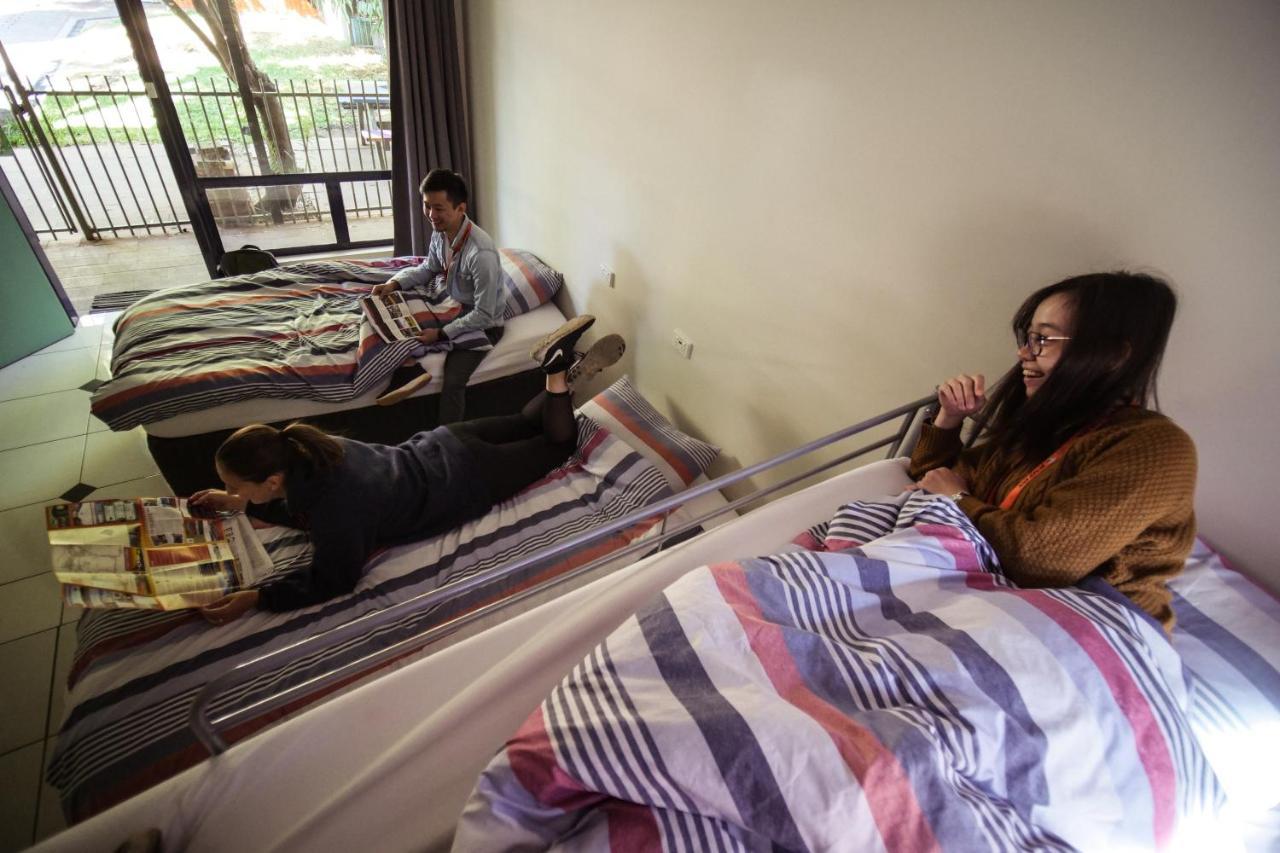 Jump Inn Alice Budget Accommodation Alice Springs Esterno foto