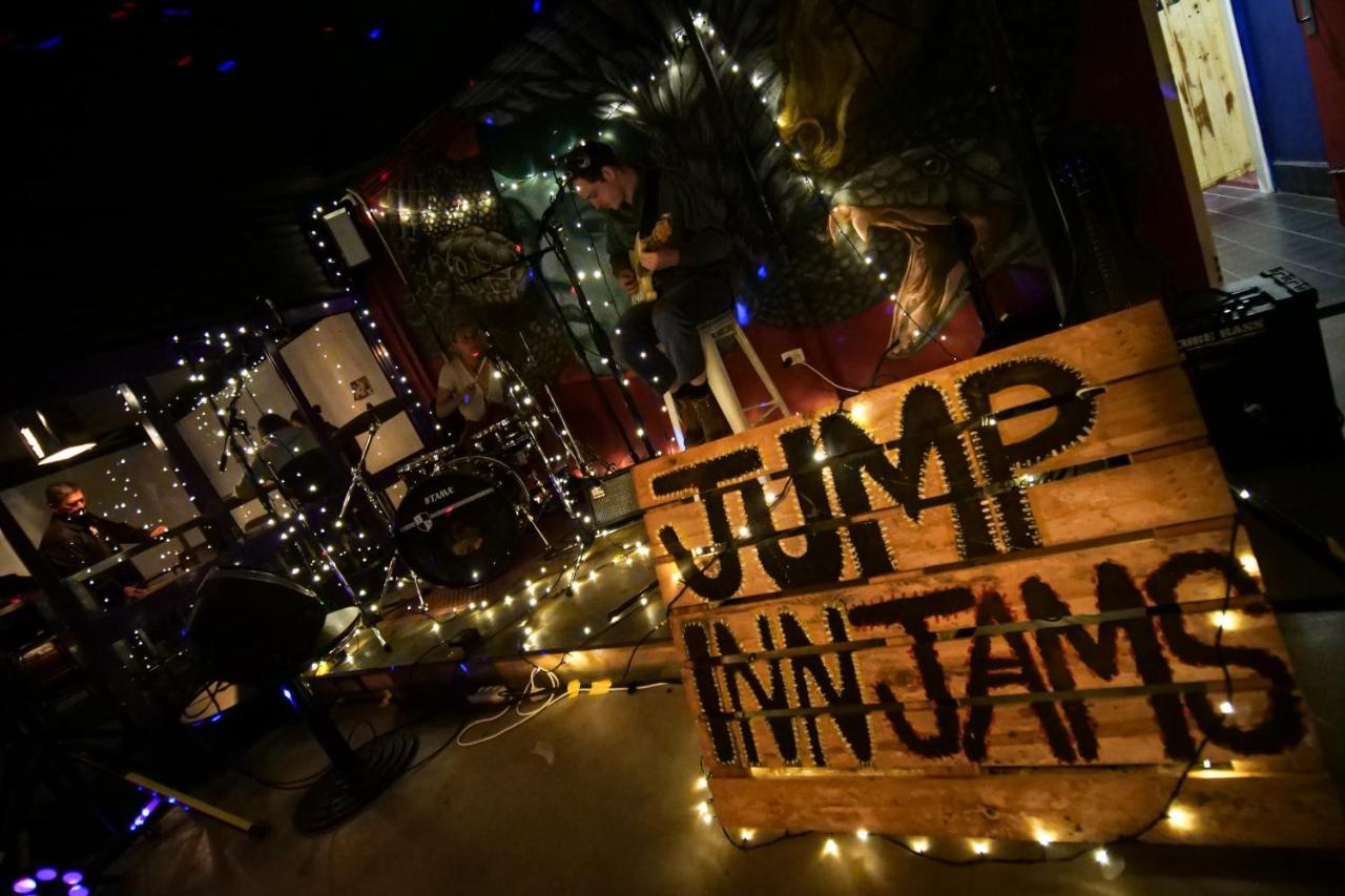 Jump Inn Alice Budget Accommodation Alice Springs Esterno foto