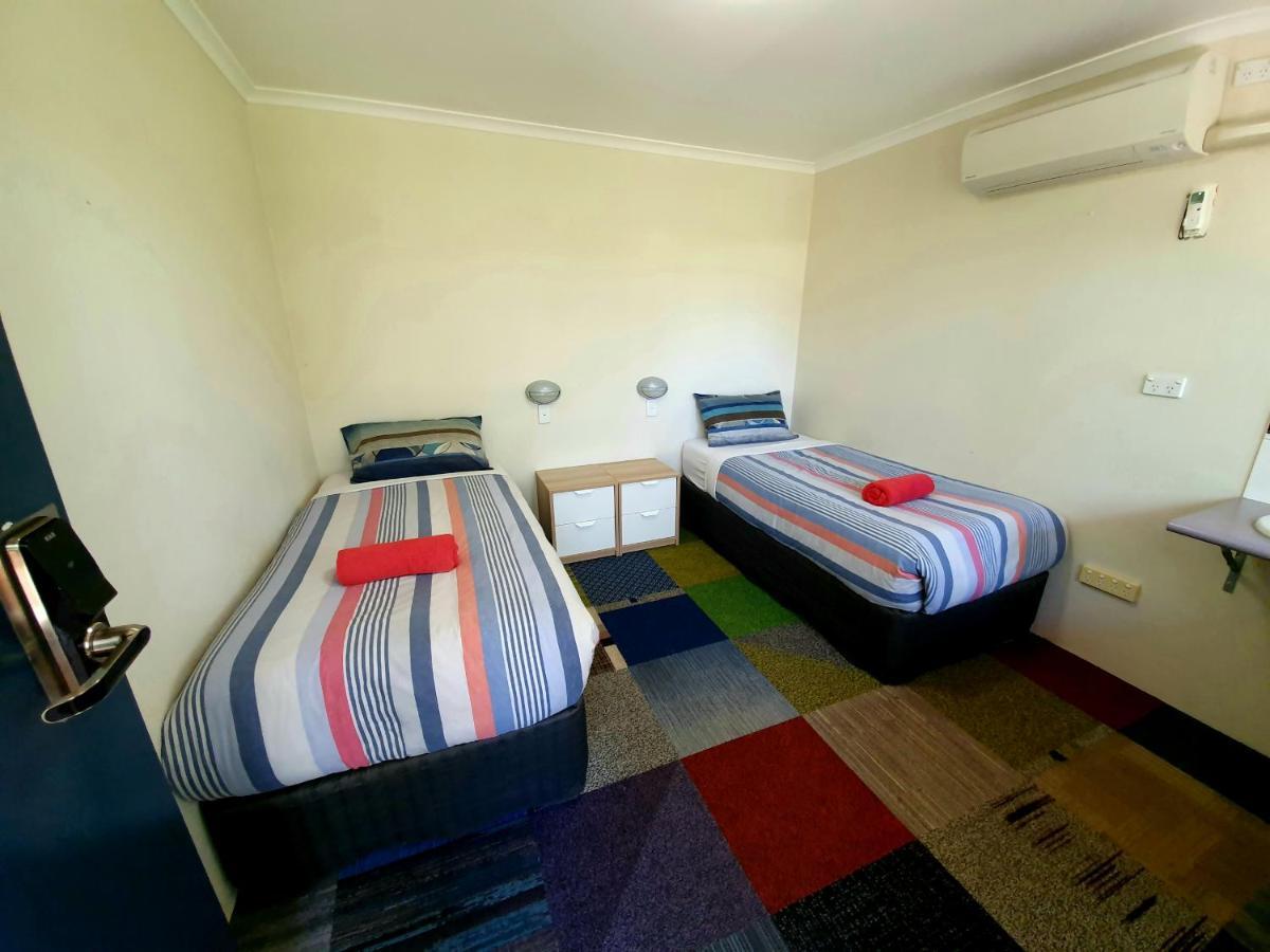 Jump Inn Alice Budget Accommodation Alice Springs Esterno foto