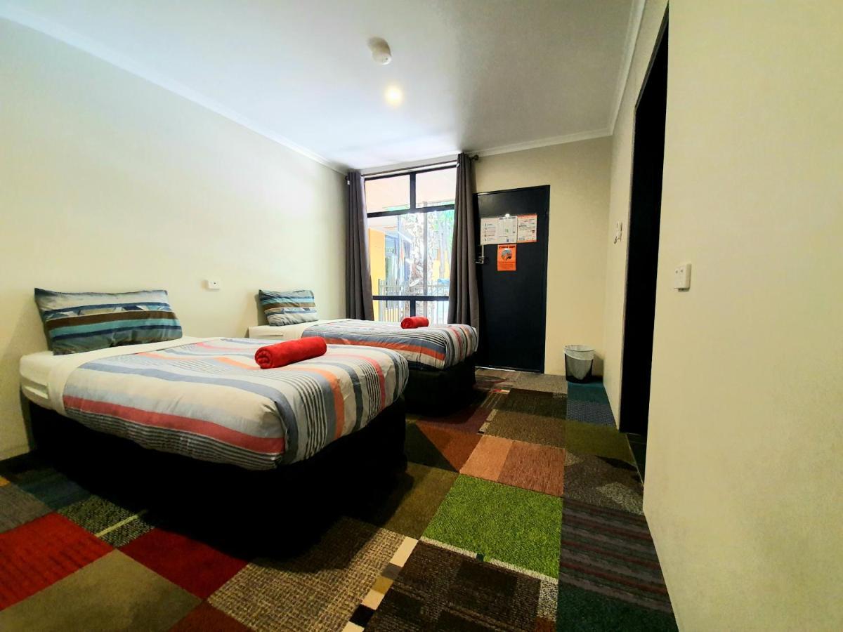 Jump Inn Alice Budget Accommodation Alice Springs Esterno foto